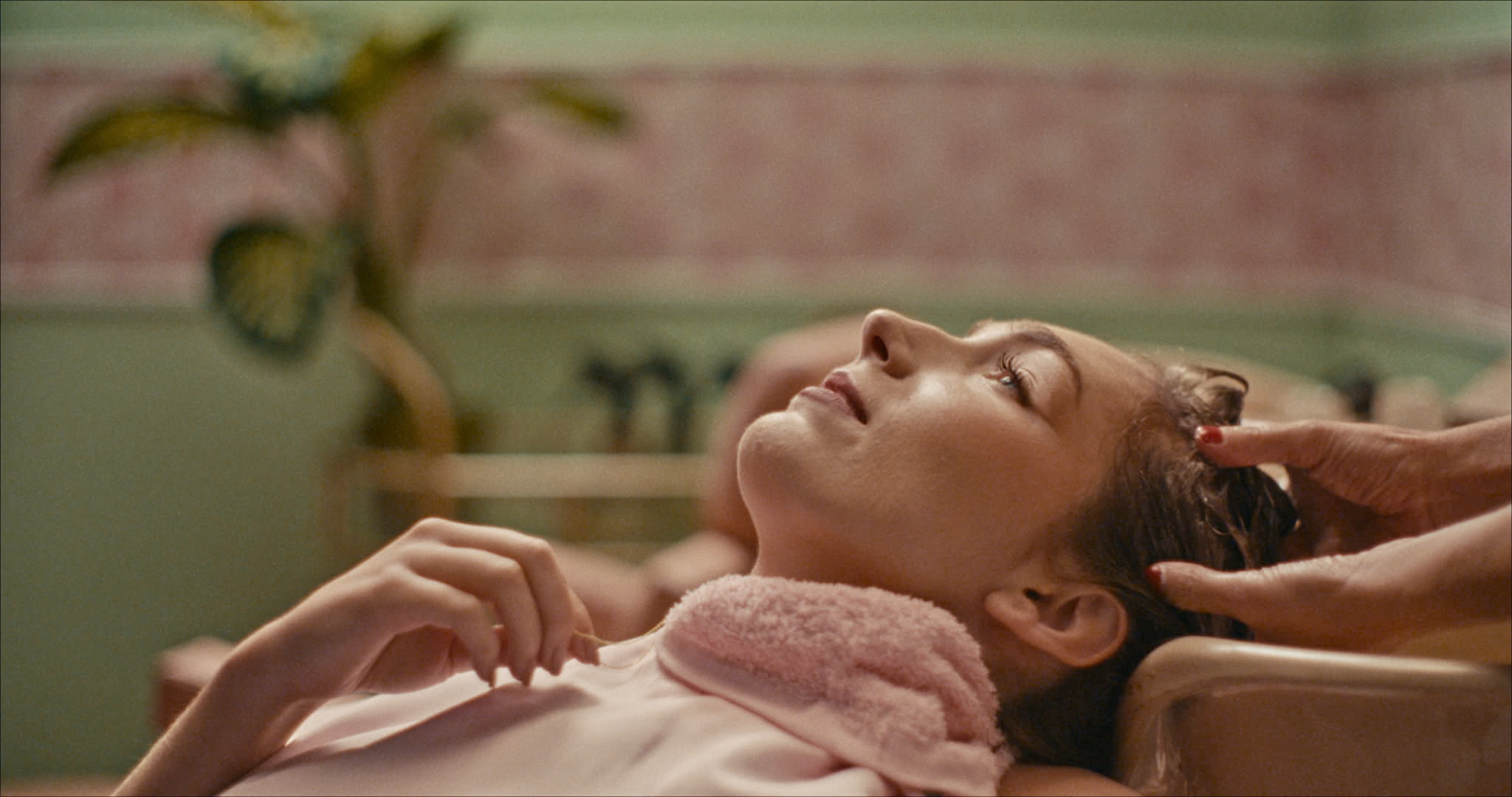 Siren-Salon_still01.png